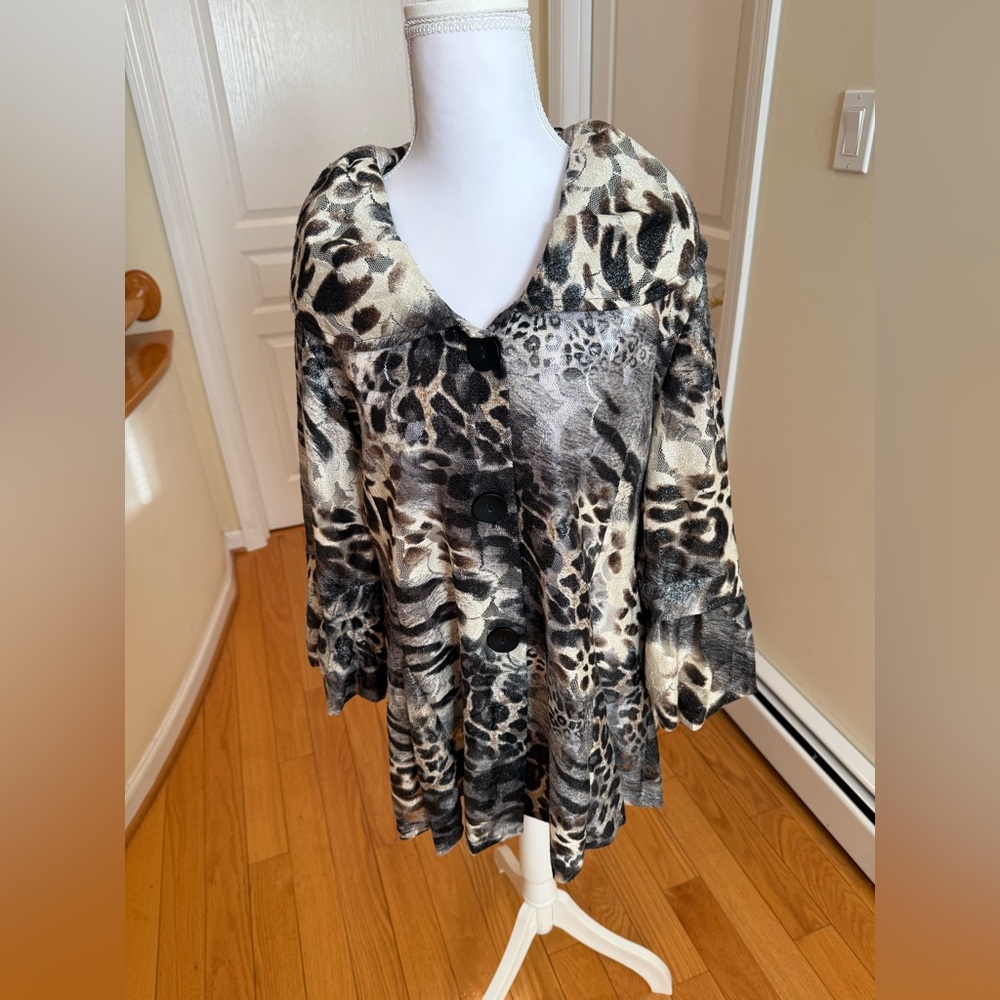 Damee Animal Print Button-Up Top, shimmering material, Fancy and elegant Size L
